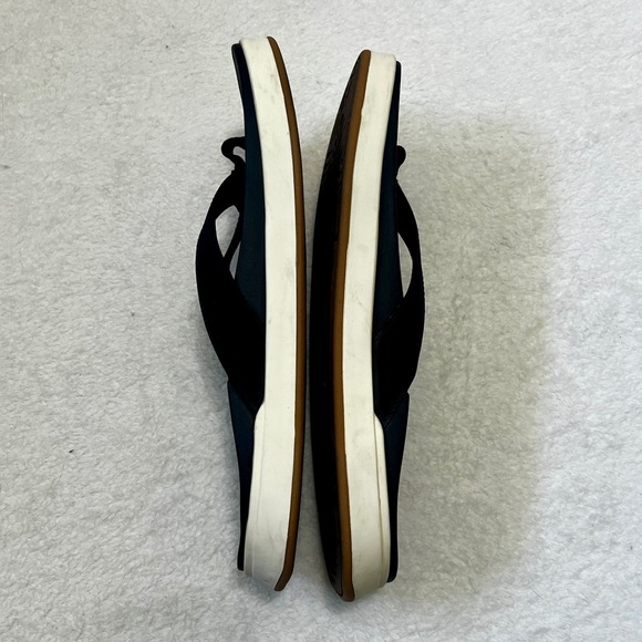 OluKai Nu'a Pi'o Black & White Thong Flip Flop Sandals - Size 11 - Picture 6 of 10